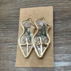 Elegant Gold and Green Women's Earrings